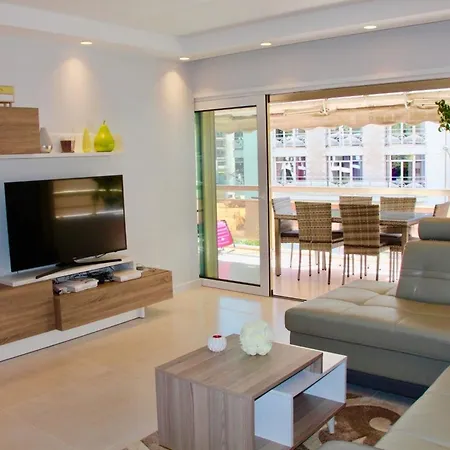 Ref 2003 - Croisette - 3 Mins From The Croissette Cannes
